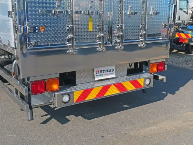 リアステップはステンレス製です。|三菱 ファイター 2KG-FK65F(2WD)の写真27