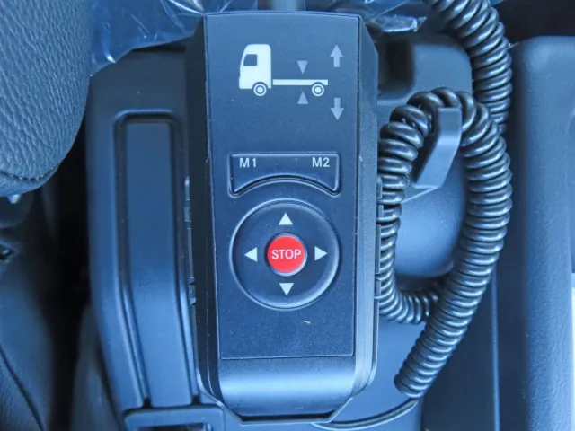 エアサスのコントローラーです。|三菱 ファイター 2KG-FK65F(2WD)の写真30