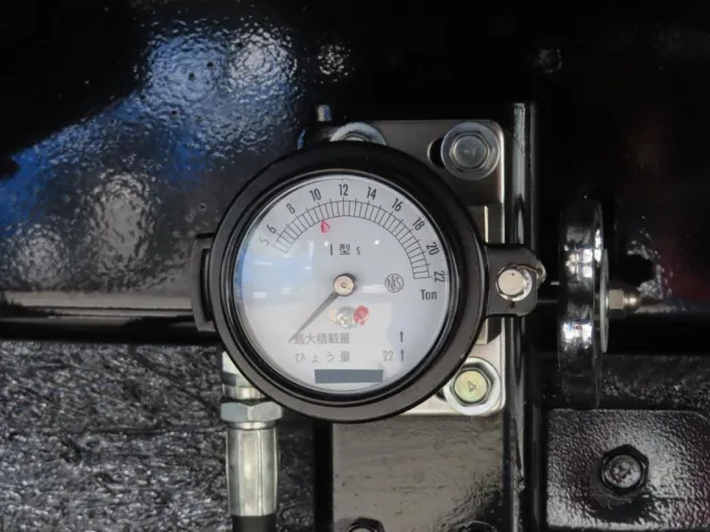 自重計です。|日野 プロフィア 2DG-FS1AJEの写真13