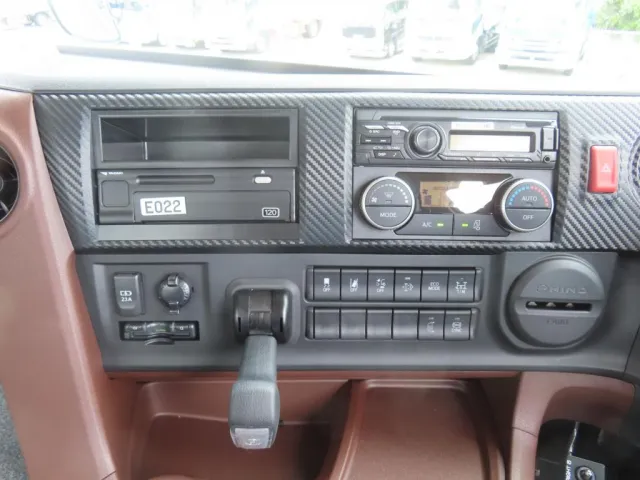 インパネ周りの状態です。|日野 プロフィア 2DG-FS1AJEの写真19