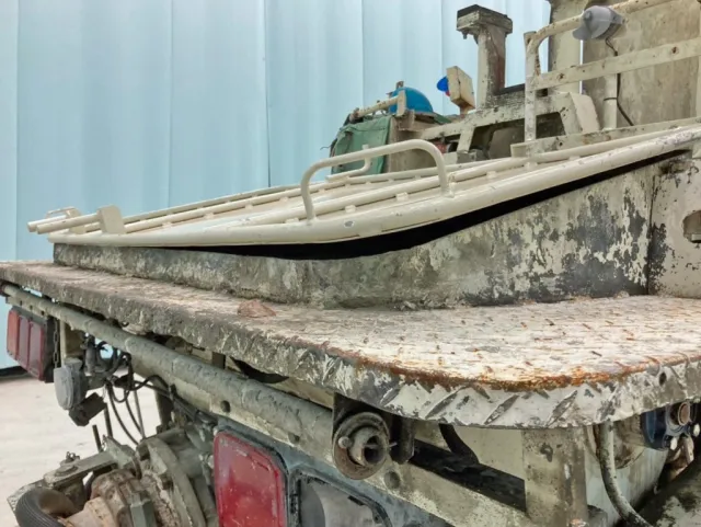 ホッパーカバーの運転席側にスキマがあります。|三菱 スーパーグレート BDG-FV50JY改の写真18