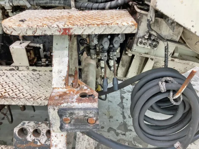 補助アウトリガーの操作レバーです。|三菱 スーパーグレート BDG-FV50JY改の写真21