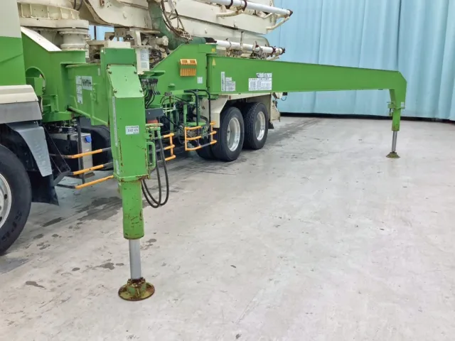 アウトリガーを張り出した状態です。(助手席側前方)|三菱 スーパーグレート BDG-FV50JY改の写真30