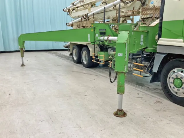 アウトリガーを張り出した状態です。(運転席側前方)|三菱 スーパーグレート BDG-FV50JY改の写真32