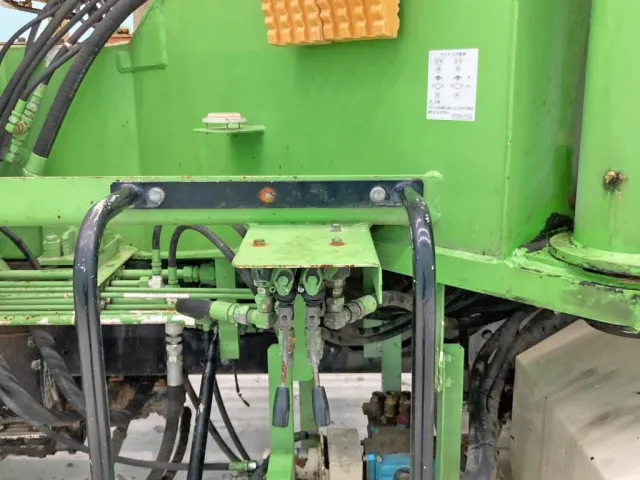 上物助手席側中央部に助手席側アウトリガーの張り出しレバーが付いています。|三菱 スーパーグレート BDG-FV50JY改の写真34