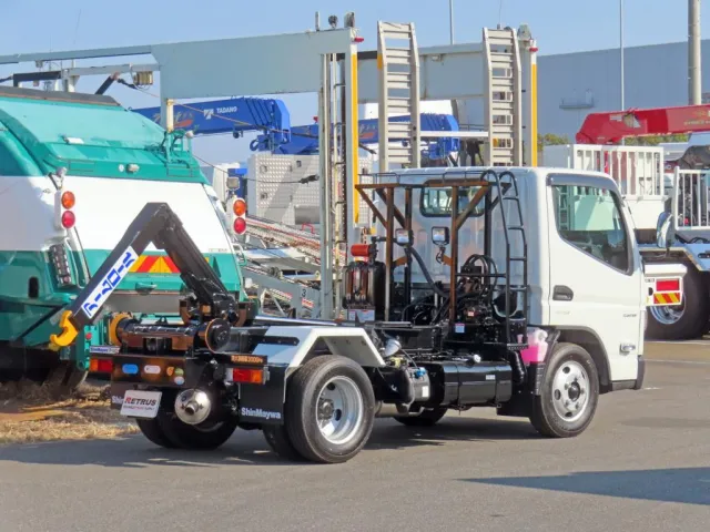 三菱 キャンター 2RG-FBAV0(2WD)の写真4