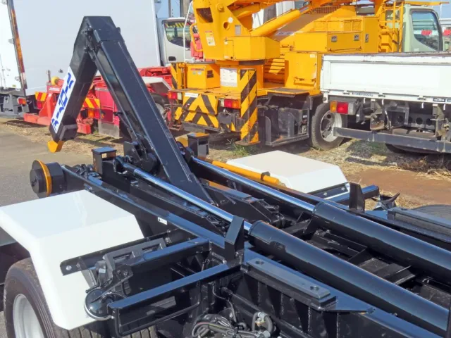 ツインシリンダーです。|三菱 キャンター 2RG-FBAV0(2WD)の写真7