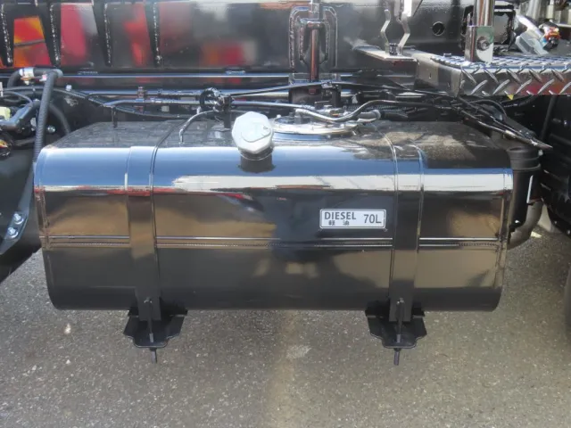 燃料タンクは70Lです。|三菱 キャンター 2RG-FBAV0(2WD)の写真9