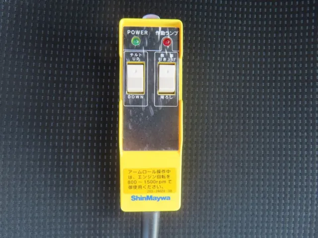 アームロールの操作スイッチです。|三菱 キャンター 2RG-FBAV0(2WD)の写真10