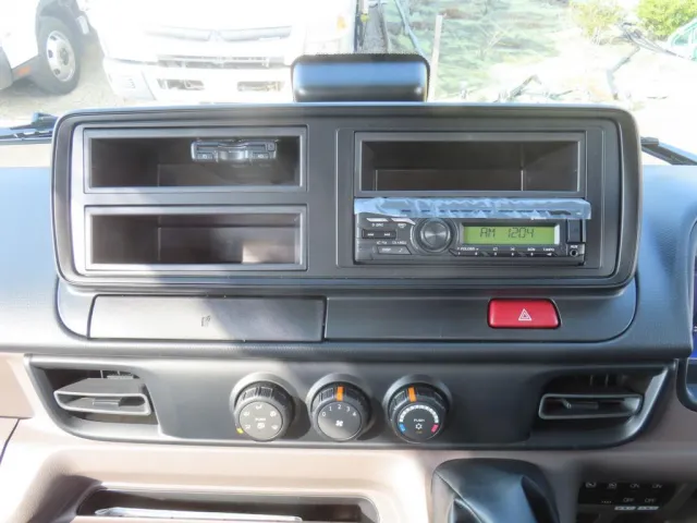 インパネ周りの状態です。|三菱 キャンター 2RG-FBAV0(2WD)の写真12