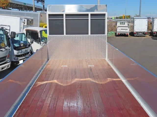 プロテクター下部にアルミの縞板が張ってあります。|三菱 スーパーグレート 2PG-FS84VZの写真10