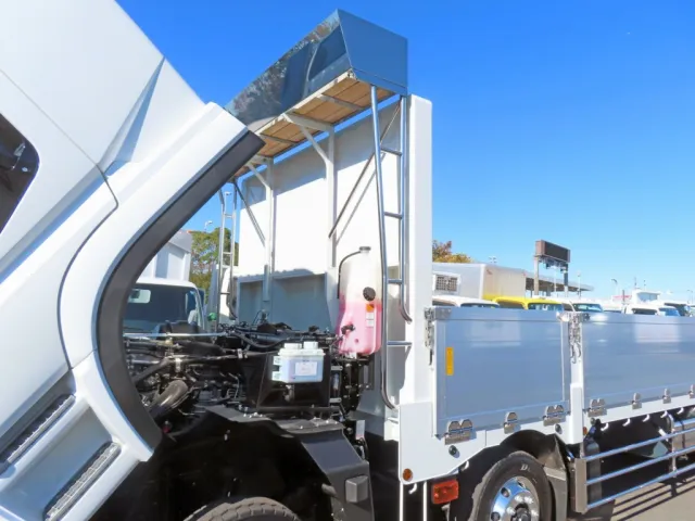 シートデッキ付きです。(枠・ハシゴステンレス製です)|三菱 スーパーグレート 2PG-FS84VZの写真13