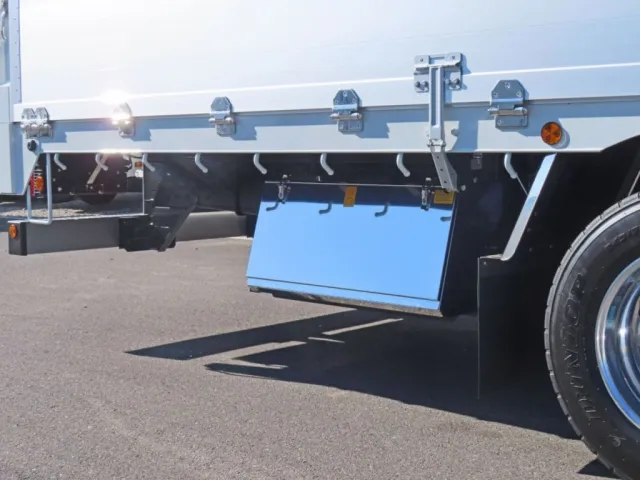 工具箱はステンレス製です。|三菱 スーパーグレート 2PG-FS84VZの写真15