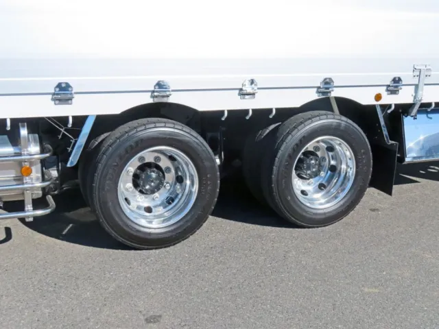 アルミホイールです。|三菱 スーパーグレート 2PG-FS84VZの写真17