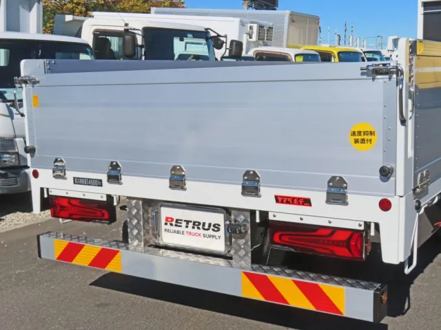 リアあおりロック・丁番はステンレス製です。(リアバンパー周りアルミの縞板です)|三菱 スーパーグレート 2PG-FS84VZの写真19