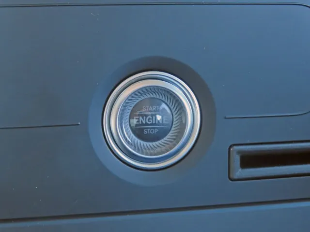 エンジンスタートボタンです。|三菱 スーパーグレート 2PG-FS84VZの写真22