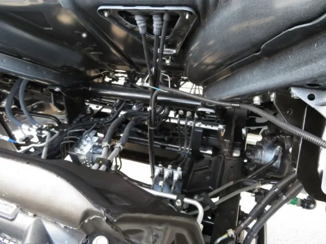キャブ下に少し置きサビがあります。|日野 デュトロ 2KG-XZU700M(2WD)の写真18