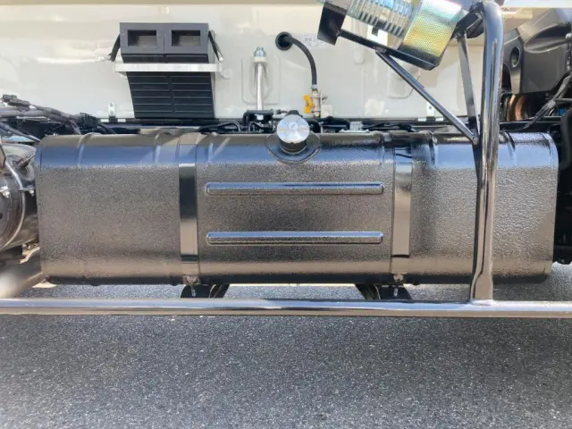 燃料タンクです。|日野 デュトロ 2KG-XZU700M(2WD)の写真28