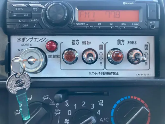 水ポンプエンジンのコントローラーです。|日野 デュトロ 2KG-XZU700M(2WD)の写真32