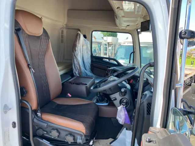 乗車定員は2名です。|日野 プロフィア 2DG-FS1AHEの写真5