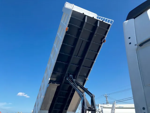 ボデー裏側の状態です。|日野 プロフィア 2DG-FS1AHEの写真12