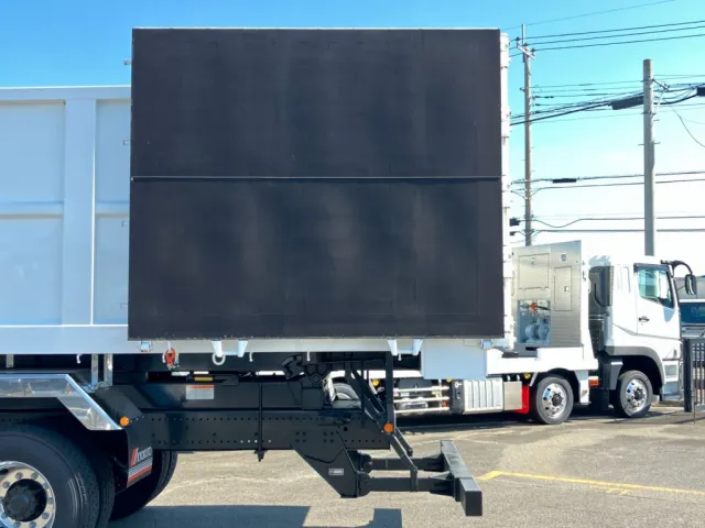 リアゲート裏側の状態です。|日野 プロフィア 2DG-FS1AHEの写真15