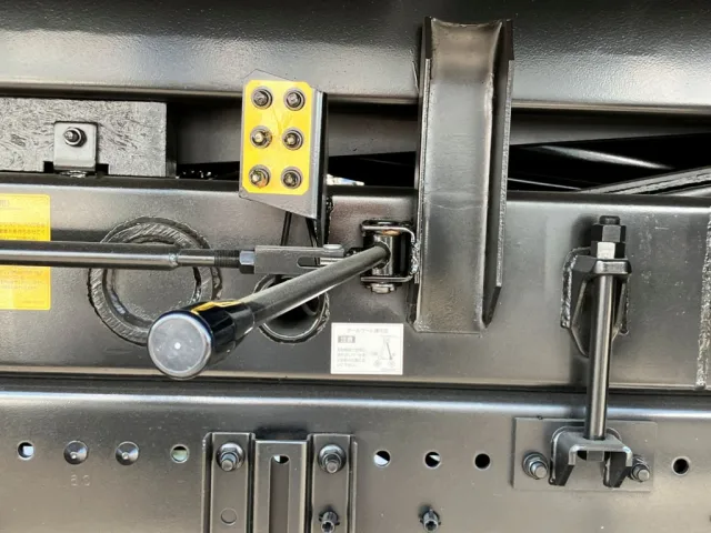 ゲートロックの操作レバーです。|日野 プロフィア 2DG-FS1AHEの写真18