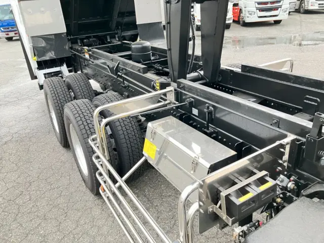 シャシ及びサブフレームの状態です。|日野 プロフィア 2DG-FS1AJE(6x4)の写真11