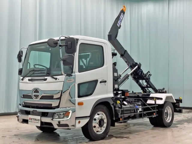 フロント周り、メッキパーツで飾っています。|日野 レンジャー 2KG-FJ2ACAの写真1