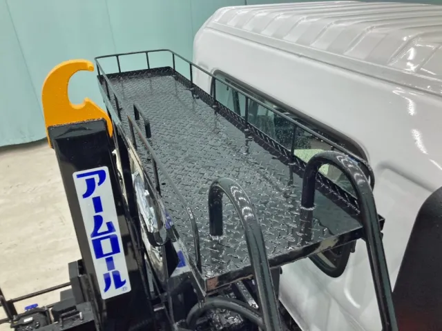 キャブバックステップ上部踊り場の状態です。|日野 レンジャー 2KG-FJ2ACAの写真9