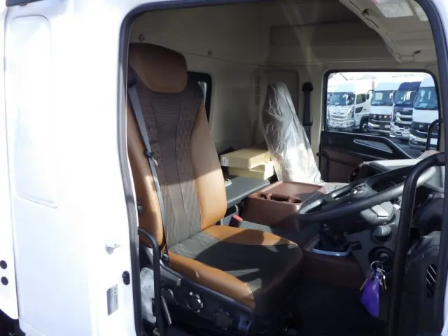 乗車定員は２名です。|日野 プロフィア 2DG-FW1AHC(8x4)の写真6