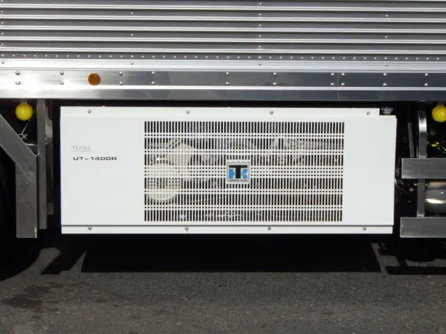 サブエンジン式冷凍機です。|日野 プロフィア 2DG-FW1AHC(8x4)の写真13