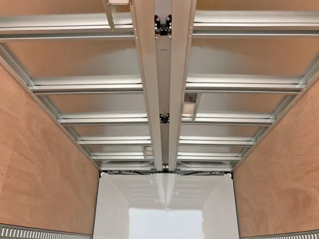 センタービームレスです。|日野 デュトロ 2KG-XZU712M(2WD)の写真10