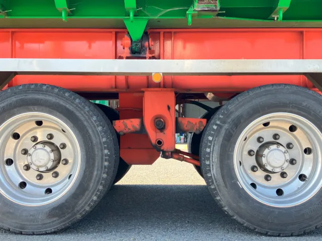 タイヤ間の状態です。リーフサスです|東急  TF28H7B2Sの写真5