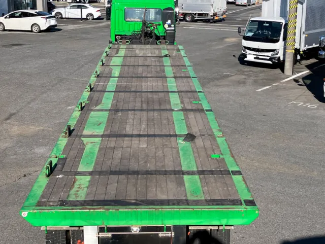 床は板張りです。スタンション穴が4対付いています。|東急  TF28H7B2Sの写真9