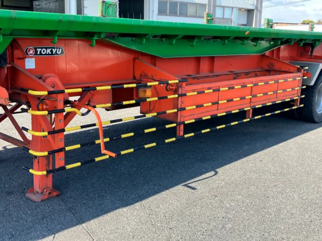 運転席側サイドバンパーに細かいキズサビがあります。|東急  TF28H7B2Sの写真28