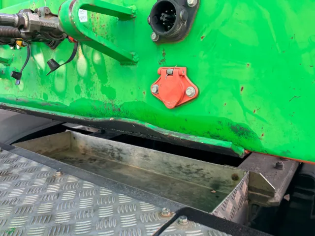 カプラー入り口に曲がりがあります。|東急  TF28H7B2Sの写真39