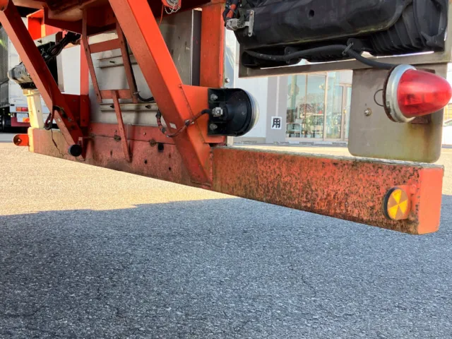 リヤバンパー裏側にサビがあります。|東急  TF28H7B2Sの写真48