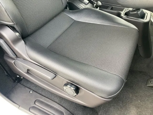 シート座面の状態です。|三菱 ファイター 2KG-FK65F(2WD)の写真10