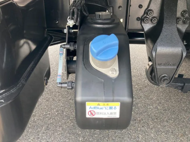 アドブルータンクです。|三菱 ファイター 2KG-FK65F(2WD)の写真25