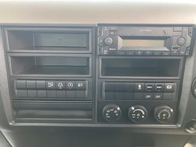 インパネ周りです。|三菱 ファイター 2KG-FK65F(2WD)の写真28