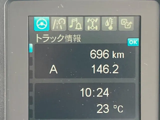 走行メーターです。|三菱 ファイター 2KG-FK65F(2WD)の写真30