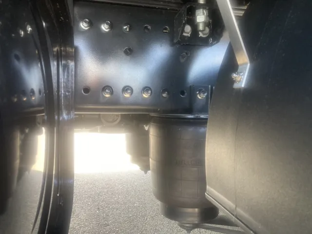 シャーシとエアサスの状態です。|日野 プロフィア 2KG-FW1AHCの写真6