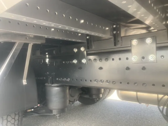 シャーシとネタとエアサスの状態です。|日野 プロフィア 2KG-FW1AHCの写真9