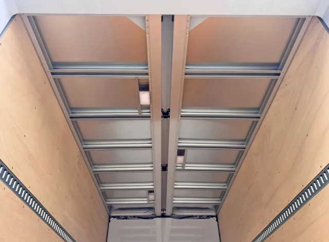 センタービームレスです。|日野 デュトロ 2KG-XZU712M(2WD)の写真11