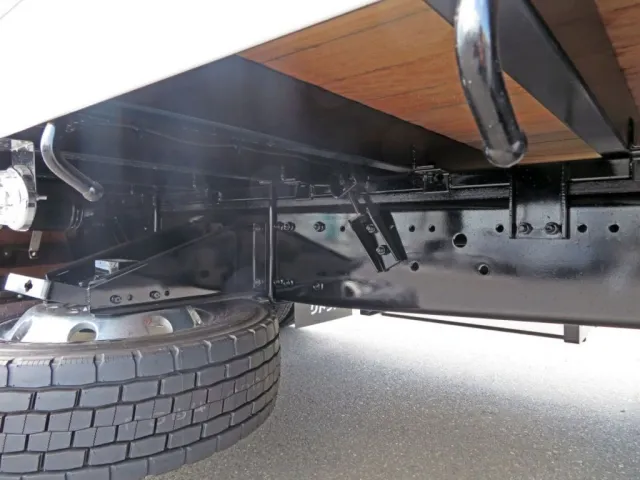 シャーシとネタの状態です。(縦ネタ・横ネタは鉄製です)|三菱 スーパーグレート 2PG-FS84VZの写真7
