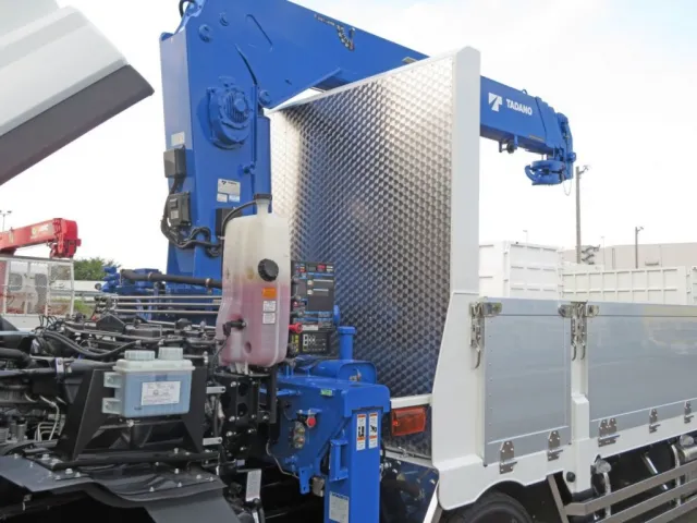 プロテクター前方側にウロコステンが張ってあります。|三菱 スーパーグレート 2PG-FS84VZの写真17