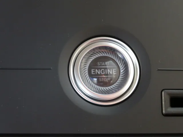 エンジンスタートボタンです。|三菱 スーパーグレート 2PG-FS84VZの写真21