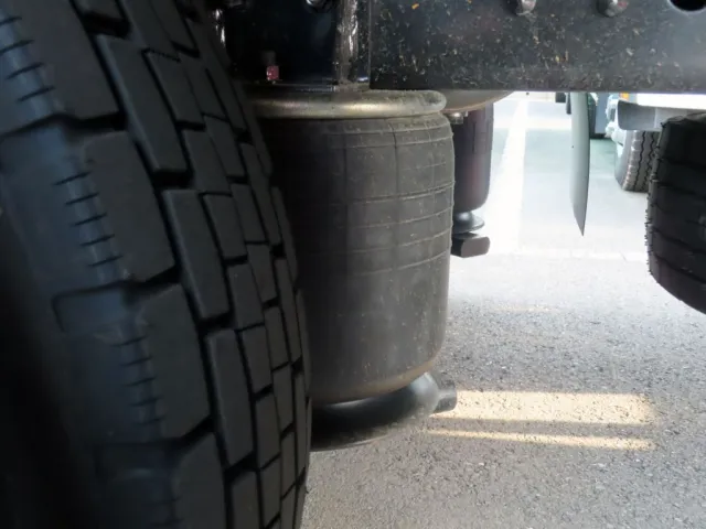 エアサスです。|三菱 ファイター 2KG-FK65F(2WD)の写真5