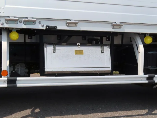 工具箱付きです。(ステンレス製です)|三菱 ファイター 2KG-FK65F(2WD)の写真10